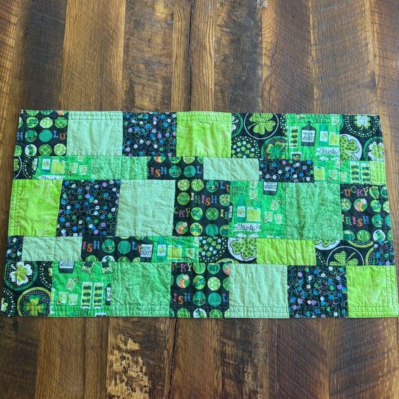 St. Patricks Day Quilted SMALL Table Runner Table Centerpiece  28.25"x15.75" lap - Picture 1 of 6